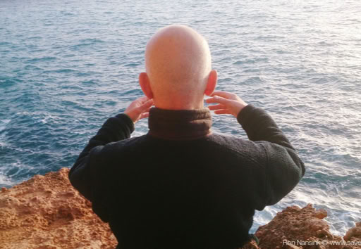 Hans standing early morning ritsuzen at the rocks in Cap Martinet
